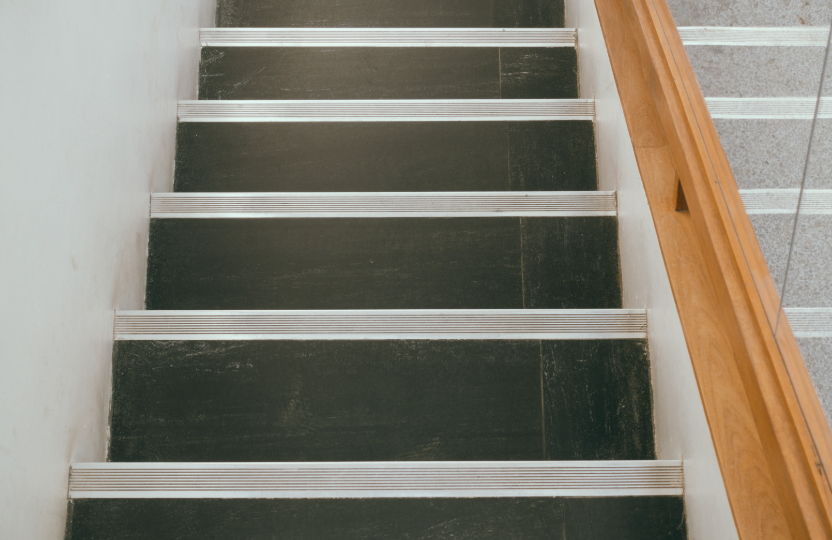 Comment peindre un escalier en 2 couleurs
