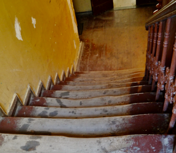 Comment remplacer une marche d'escalier abîmée