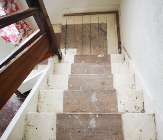 Comment remplacer une marche d'escalier abîmée