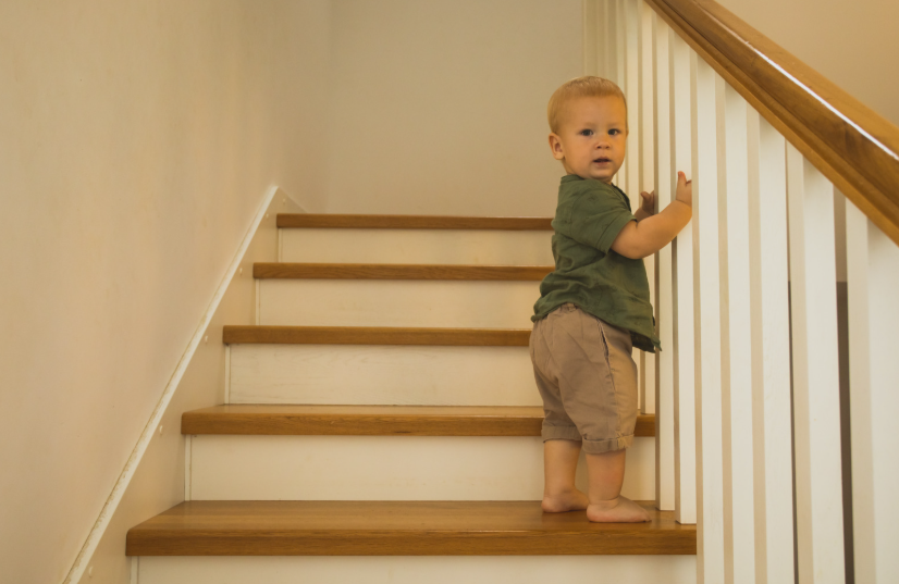 Comment sécuriser un escalier pour un enfant en bas âge