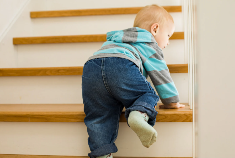 Comment sécuriser un escalier pour un enfant en bas âge