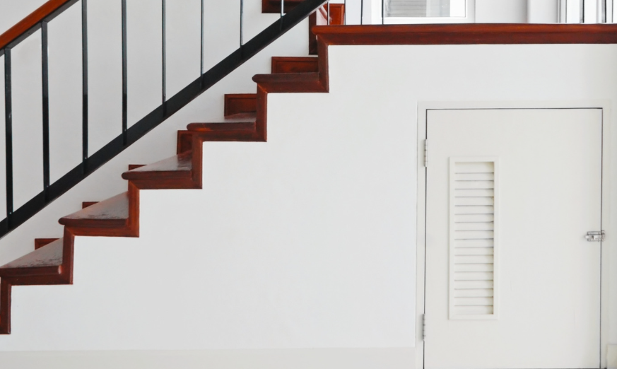 Escalier avec rangements intégrés